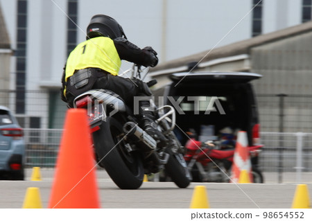 Running photo of Moto Gymkhana 98654552