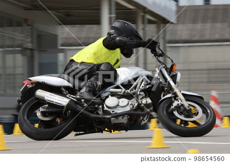 Moto Gymkhana 跑步照片 Moto Gymkhana 跑步照片 98654560