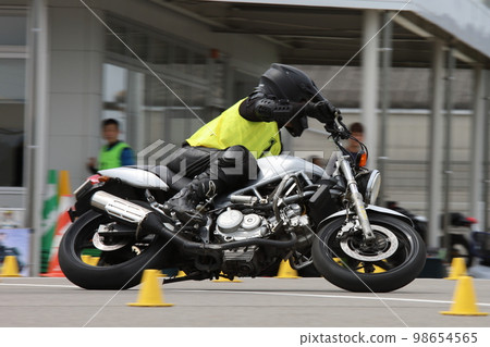 Running photo of Moto Gymkhana 98654565