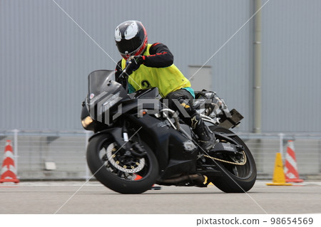 Running photo of Moto Gymkhana 98654569