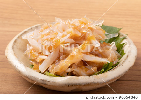 [Kesennuma, Miyagi Prefecture] Ume Suisho (shark cartilage with plum meat) 98654846