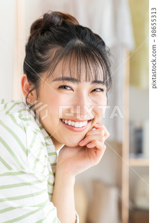 年輕女性的美麗 98655313