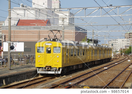 宇部線 宇部新川站 123系+105系 宇部線 宇部新川站 123系+105系 98657014