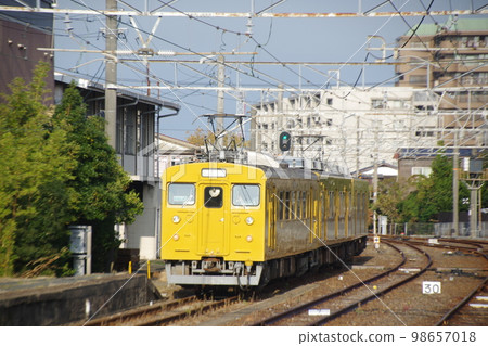 Ube Line Ube Shinkawa Station 123 series + 105 series Ube Line Ube Shinkawa Station 123 series + 105 series 98657018
