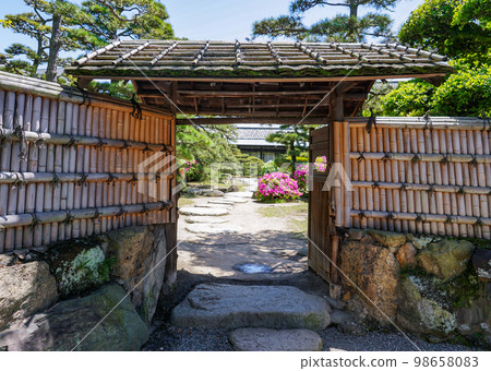 春天的高松城玉藻公園飛雲閣庭園(香川縣高松市) 春天的高松城玉藻公園飛雲閣庭園(香川縣高松市) 98658083