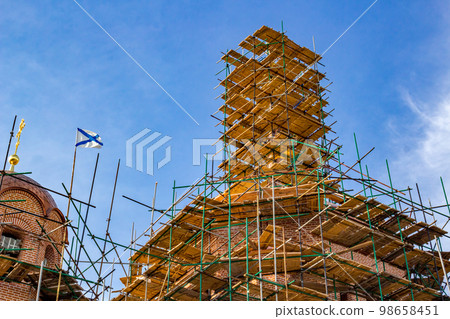 Construction of the Church of the Nativity of John the Baptist (Rozhdestva Ioanna Predtechi) in the village of Komlevo, RUSSIA. JULY 2017 98658451