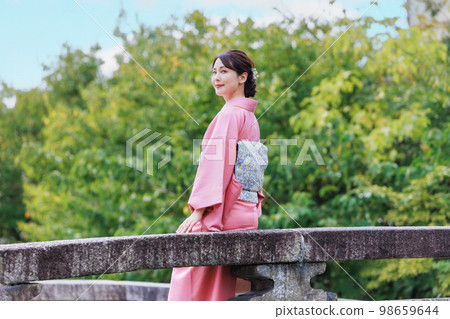 Kyoto sightseeing, a woman in a kimono standing at Shirakawa Furumonmae Bridge 98659644
