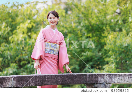 Kyoto sightseeing, a woman in a kimono crossing the Shirakawa Furumonmae Bridge Kyoto sightseeing, a woman in a kimono crossing the Shirakawa Furumonmae Bridge 98659835