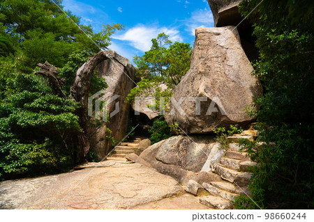 [World Heritage Itsukushima Shrine] Megalithic stone directly below the summit of Mt. Misen, Hatsukaichi City, Hiroshima Prefecture 98660244
