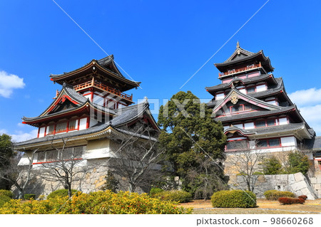 [京都府]天氣晴朗的伏見桃山城，大城堡塔和小城堡塔 98660268
