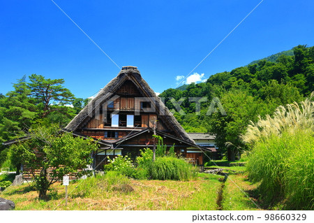 [岐阜縣]白川 - 在晴朗的天空下，和田家庭住所 98660329