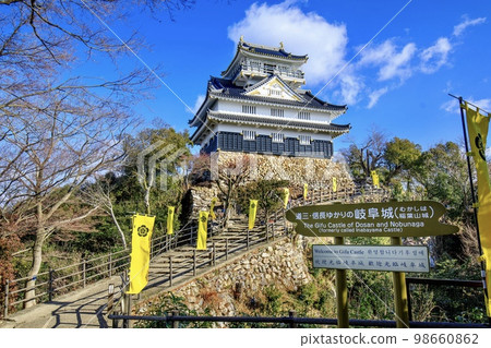 岐阜縣晴朗天氣下的岐阜城 岐阜縣晴朗天氣下的岐阜城 98660862