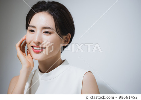 A woman with short hair A woman with short hair 98661452