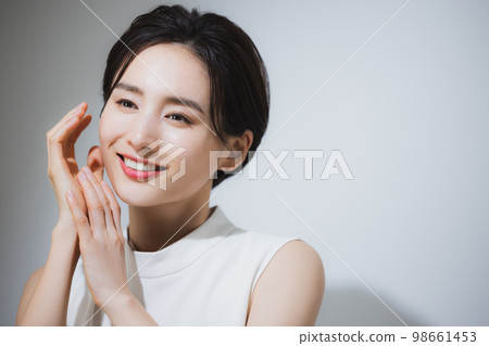 短頭髮的女人 98661453