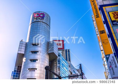 On May 8, the city of Tokyo in Japan was downgraded to Class 5. Contrails (with trails) in the sky … = January 26, Shibuya On May 8, the city of Tokyo in Japan was downgraded to Class 5. Contrails (with trails) in the sky … = January 26, Shibuya 98661548