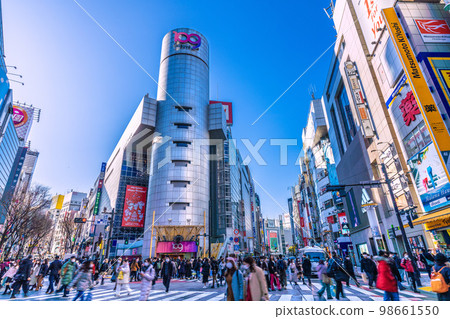 The city of Tokyo in Japan will be downgraded to Class 5 on May 8, and will be decided by the government tomorrow. One in four people are infected ... = January 26, Shibuya The city of Tokyo in Japan will be downgraded to Class 5 on May 8, and will be decided by the government tomorrow. One in four people are infected ... = January 26, Shibuya 98661550