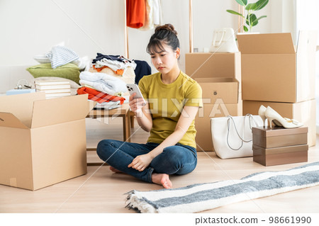A young woman worried about moving 98661990