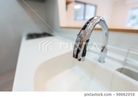 Newly built sink Touchless faucet 98662058