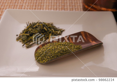 Japanese tea leaves 98662214