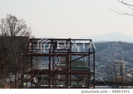 冬季房屋建築工地 冬季房屋建築工地 98663441