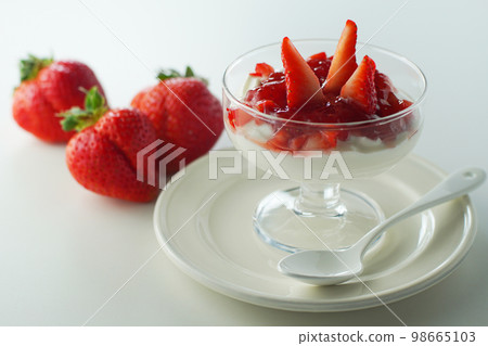 Strawberry yogurt Strawberry yogurt 98665103