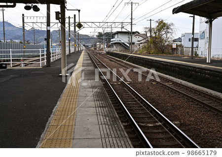 Station Home and Railway 98665179