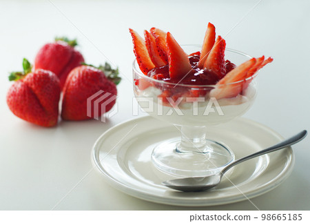 Strawberry yogurt Strawberry yogurt 98665185