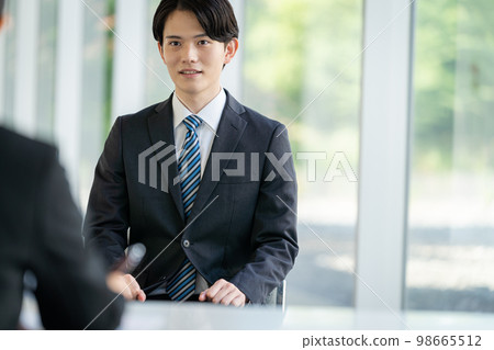 Students looking for a job 98665512