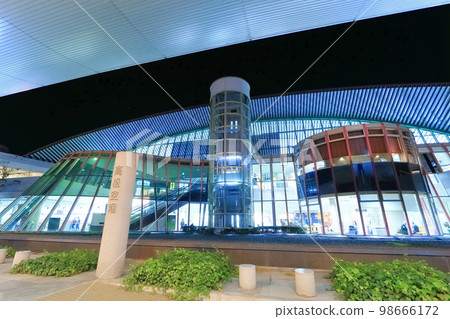 [香川縣]高松機場航站樓的夜景 98666172
