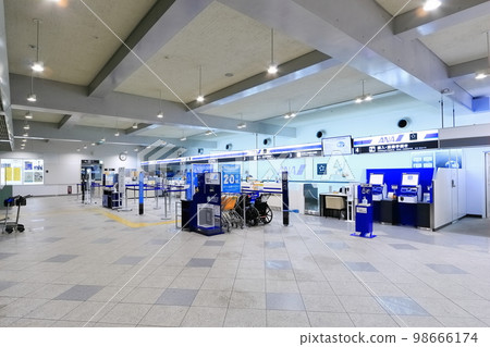 [香川縣]高松機場航站樓夜間國內航班值機櫃檯 98666174