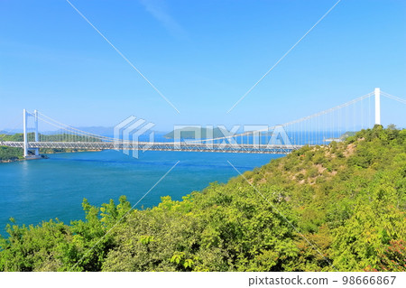 [Okayama Prefecture] Great Seto Bridge in spring seen from Mt. Washu in the fresh greenery 98666867