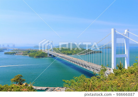 [Okayama Prefecture] Great Seto Bridge in spring seen from Mt. Washu in the fresh greenery 98666887