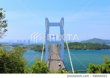 [Okayama Prefecture] Great Seto Bridge in spring seen from Mt. Washu in the fresh greenery 98666891