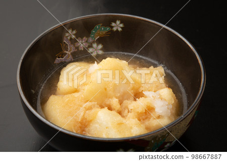 Boiled deep-fried mochi with sleet Boiled deep-fried mochi with sleet 98667887