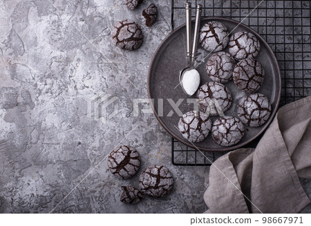 Chocolate crinkle cookies with cracked Chocolate crinkle cookies with cracked 98667971