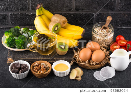 Assortment of products containing melatonin 98668024