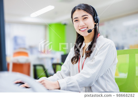 Young woman working in a call center 98668282