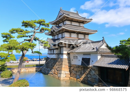 [Kagawa Prefecture] Takamatsu Castle Ruins and Tsukimi Turret (Tamamo Park) 98668575