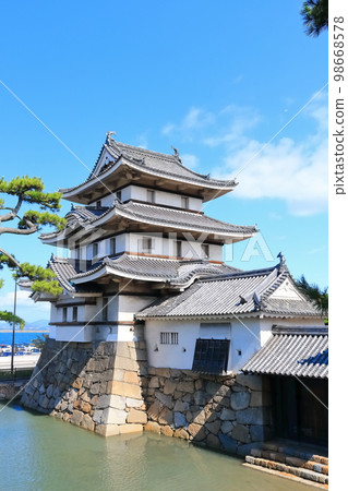 [香川縣]高松城跡和月見砲塔（玉藻公園） 98668578