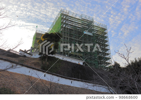 被腳手架包圍的城池改造工程(掛川城) 被腳手架包圍的城池改造工程(掛川城) 98668600