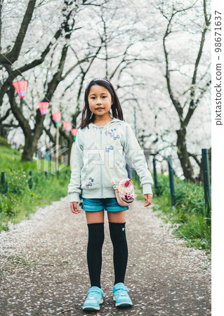 child, kid, person 98671637