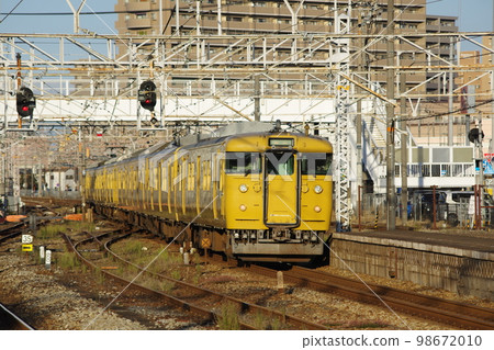 山陽本線倉敷站地方列車115系列 山陽本線倉敷站地方列車115系列 98672010