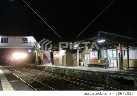 津山線福田站夜站和JNR彩色柴油車 津山線福田站夜站和JNR彩色柴油車 98672025