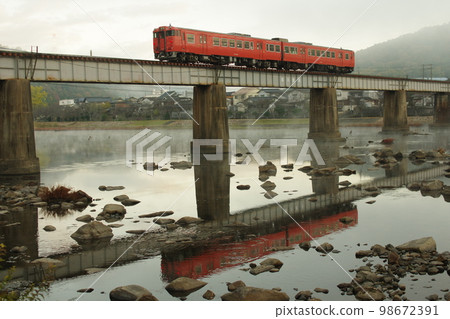 Asahikawa Railway Bridge Kiha 47 near Fukuwatari on the Tsuyama Line Asahikawa Railway Bridge Kiha 47 near Fukuwatari on the Tsuyama Line 98672391