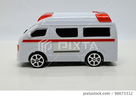 toy ambulance 98673312