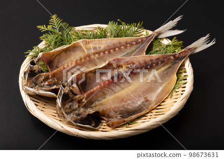  Opening of horse mackerel 98673631