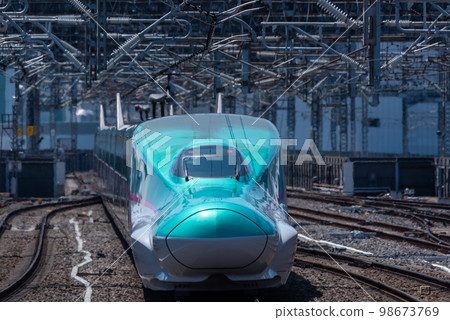 Tohoku Shinkansen E5 series (composition photo) 98673769