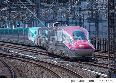 Akita Shinkansen E6 series (organized photo) Akita Shinkansen E6 series (organized photo) 98673770