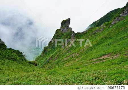 Rocky peak near Oyari of Mt. Niseikausuppe 98675173