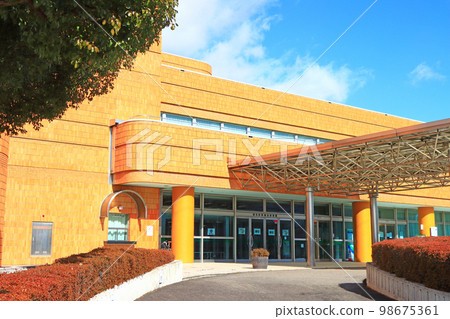 春日井市，春日井市綜合體育館的景色 98675361